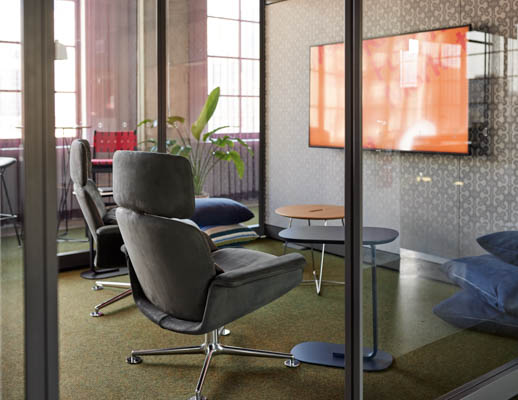 Design Days 2021 rockwell unscripted creative wall kn02 chair relate side table rockwell unscripted occasional table knoll at fulton market breakout booths