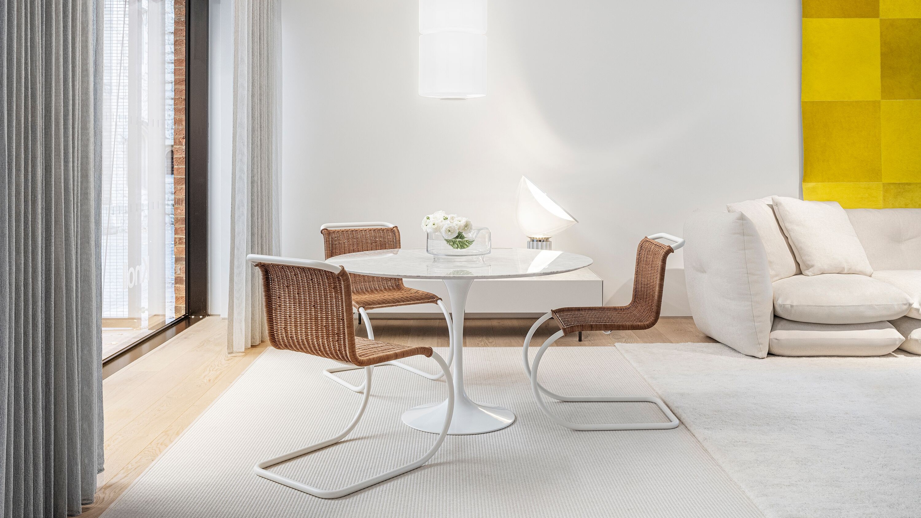 Saarinen Table - Round with Cesca Chairs